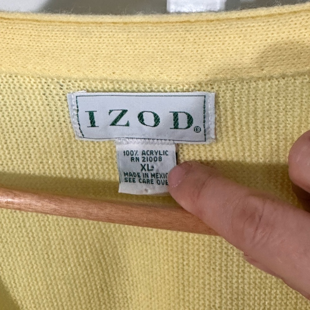 IZOD yellow cardigan XL – preppy crest knit, academia vintage, soft pastel - Picture 4 of 7